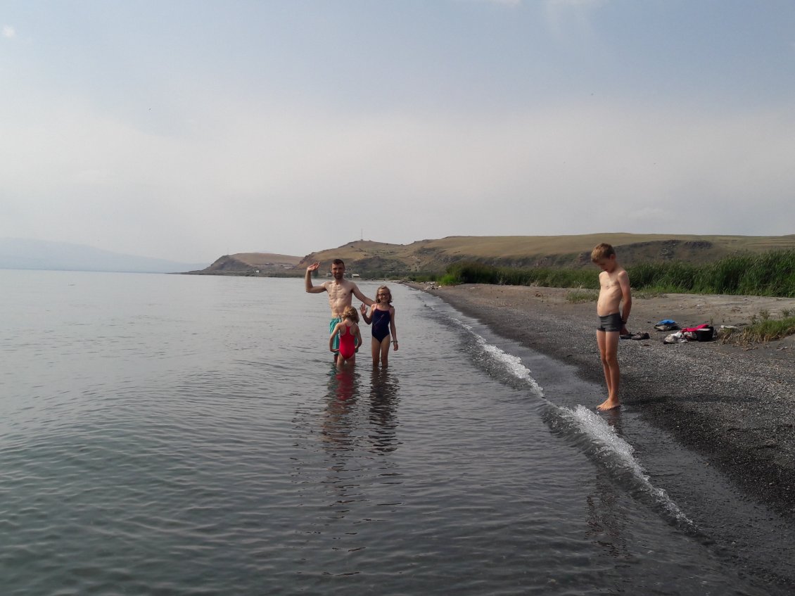 Sur les berges du lac Sevan