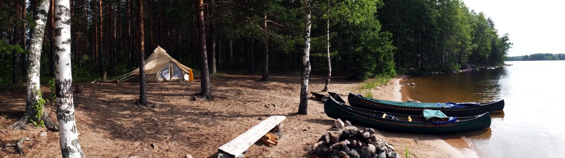 Nous glissons régulièrement sur nos sièges et je reste convaincu qu'il faudrait s'arrimer aux canoés pour mieux faire corps avec, et ainsi leur insuffler toute notre énergie.