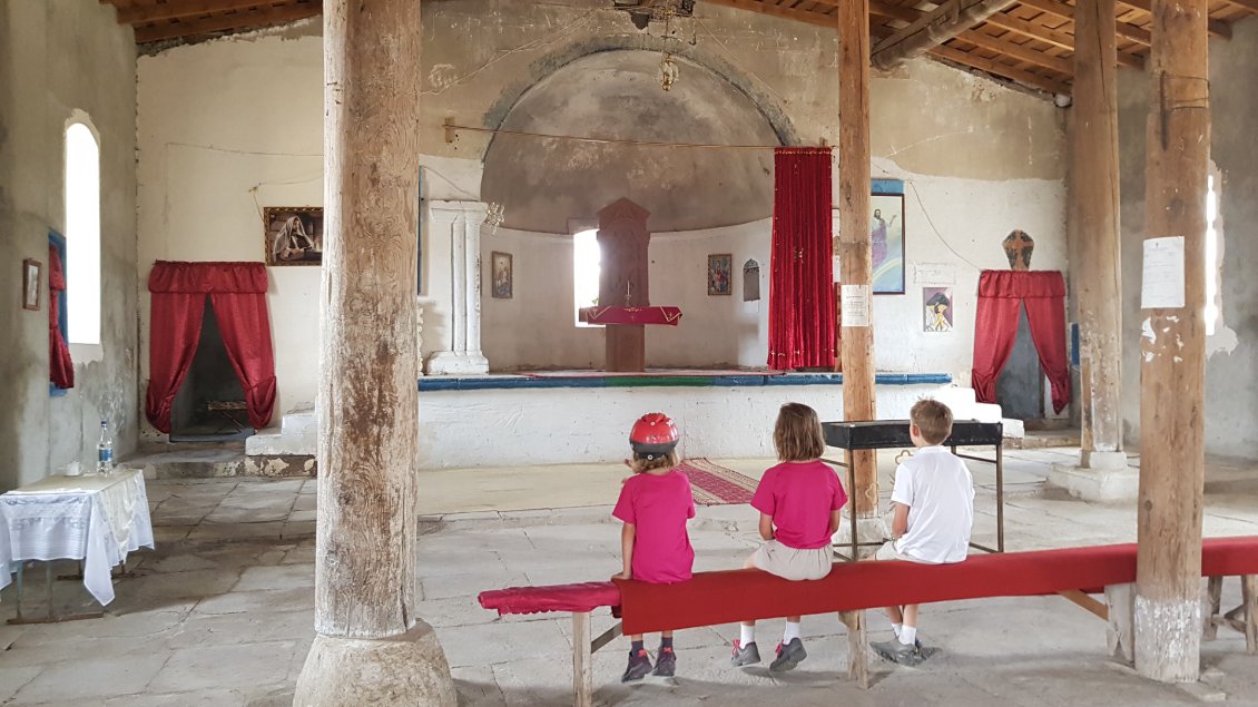 Dans une petite église de village