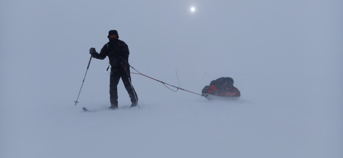 J4. Je dois me confroter au vent et au froid. Un moment dure mais tellement superbe. Je découvre pour la première fois la Laponie dans sa rudesse et sa beauté.