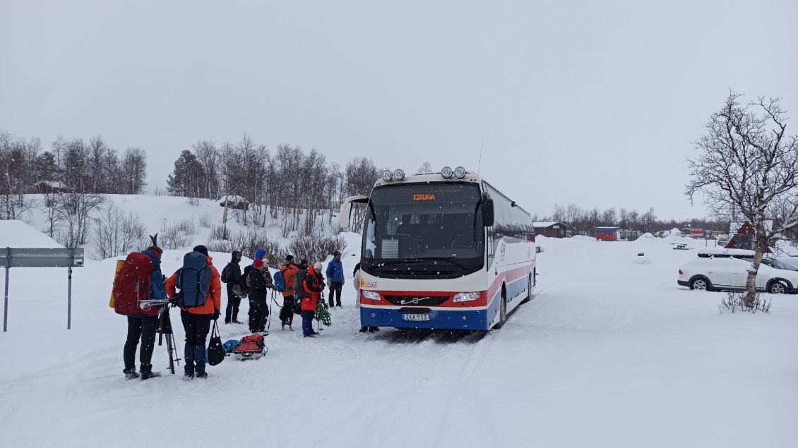 Après rando J+2. Le bus Nikkaluokta - Kiruna.