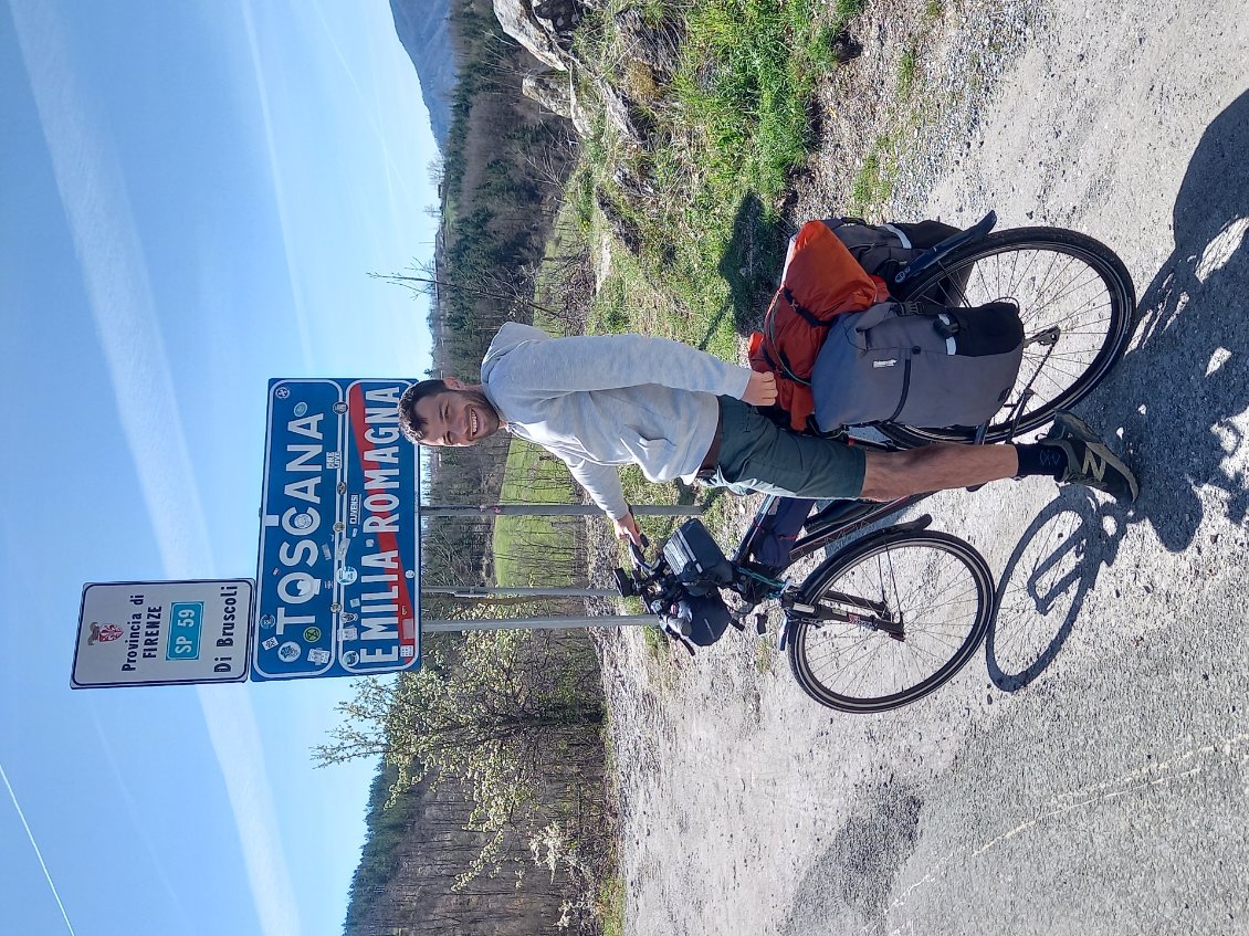 On passe en Toscane.
Avec mon nouveau collègue de route, Enrico ! :)