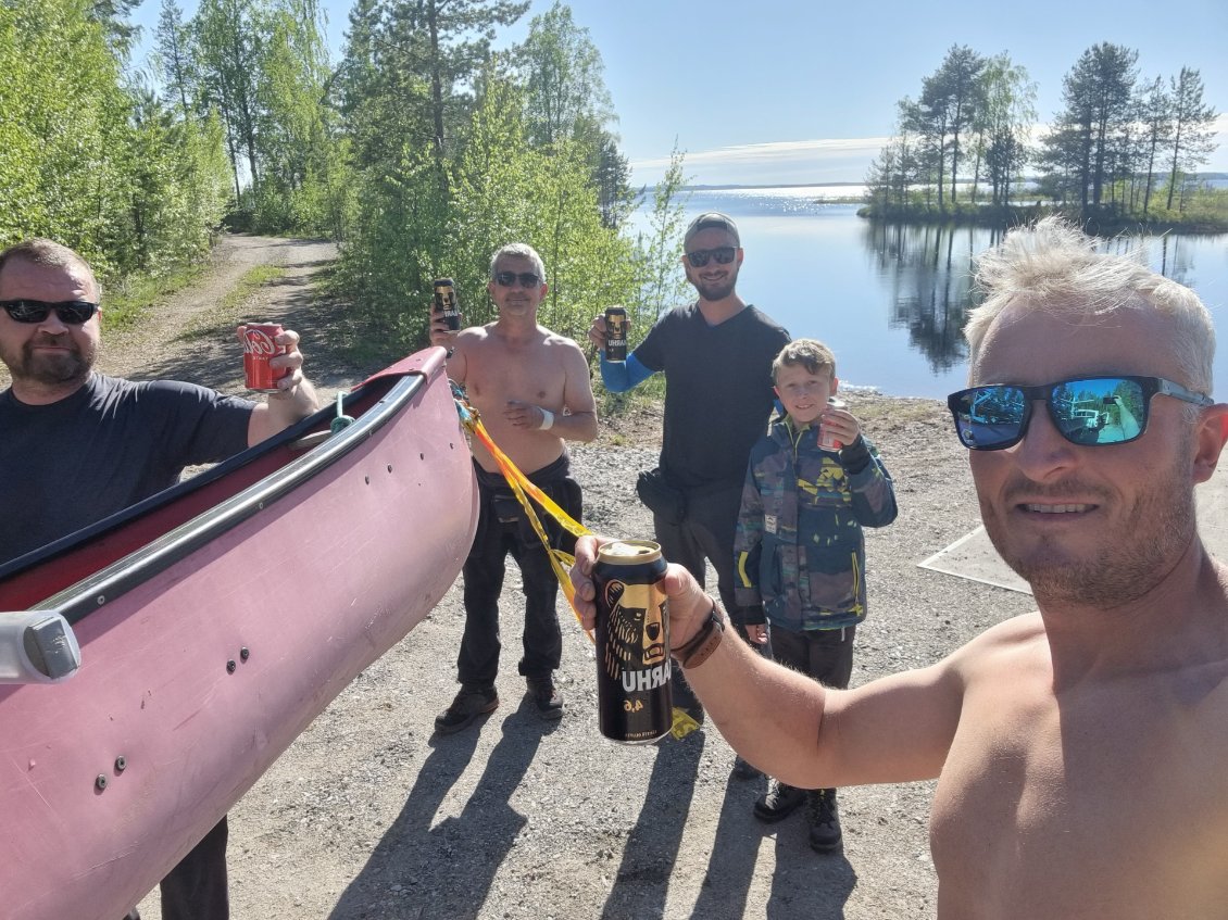 Matti nous récupère et nous offre une boisson fraîche