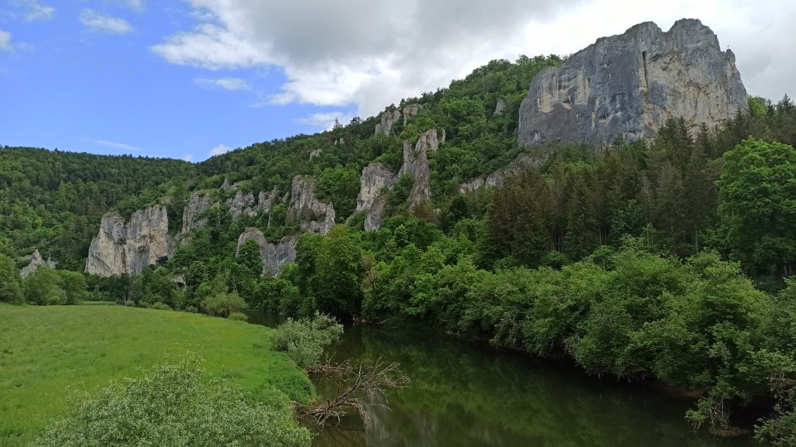 J5. Plusieurs personnes rencontrées disent que la section du parc naturel du haut Danube est la plus jolie de mon voyage.