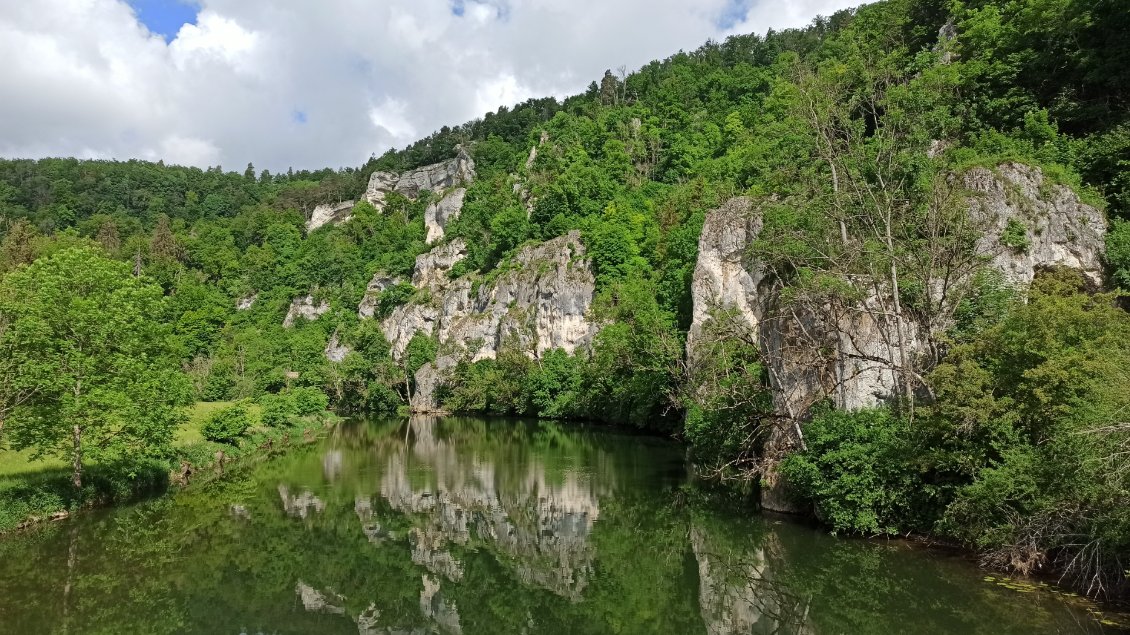 J5. C'est vrai que c'est beau, mais comme m'a fait remarquer une Autrichienne venant en sens inverse, ailleurs c'est beau aussi : c'est simplement différent.