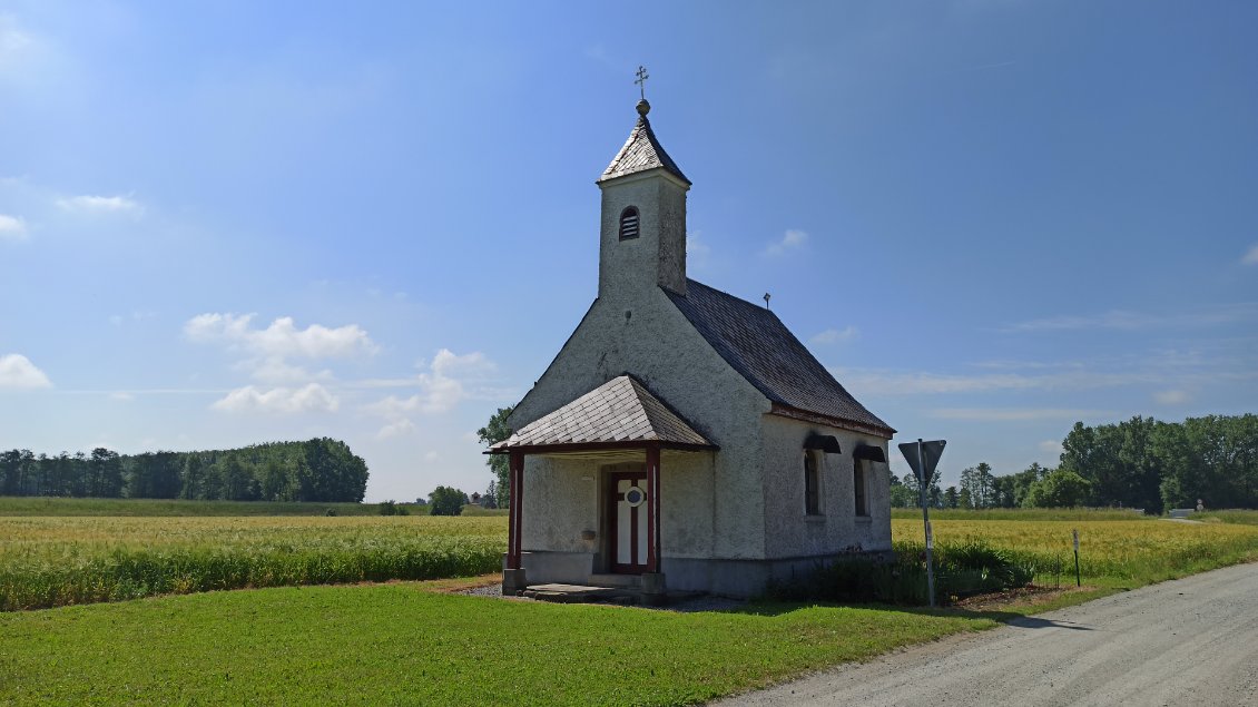 J13. Une église miniature qui a tout d'une grande.