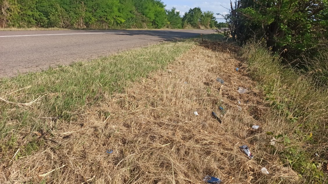 J34. Autre impression mais moins bonne cette fois-ci. Il y a des déchets tout le long de la route, et ce n'est pas un cas isolé mais plutôt la norme.