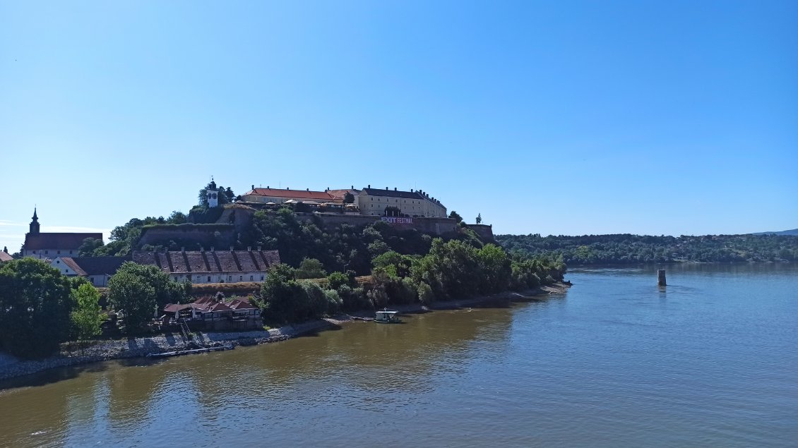 J37. Forteresse de Petrovaradin de Novi Sad. Elle n'a jamais été conquise.