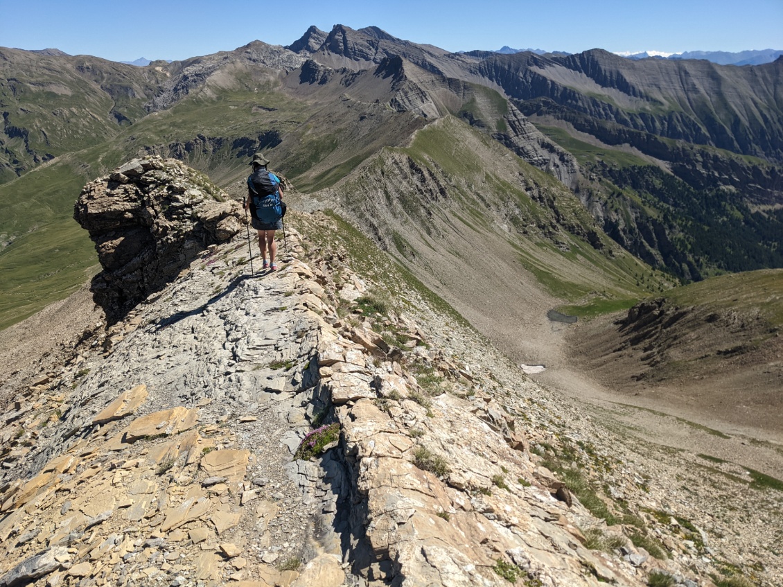 Le sentier facile sur la crète