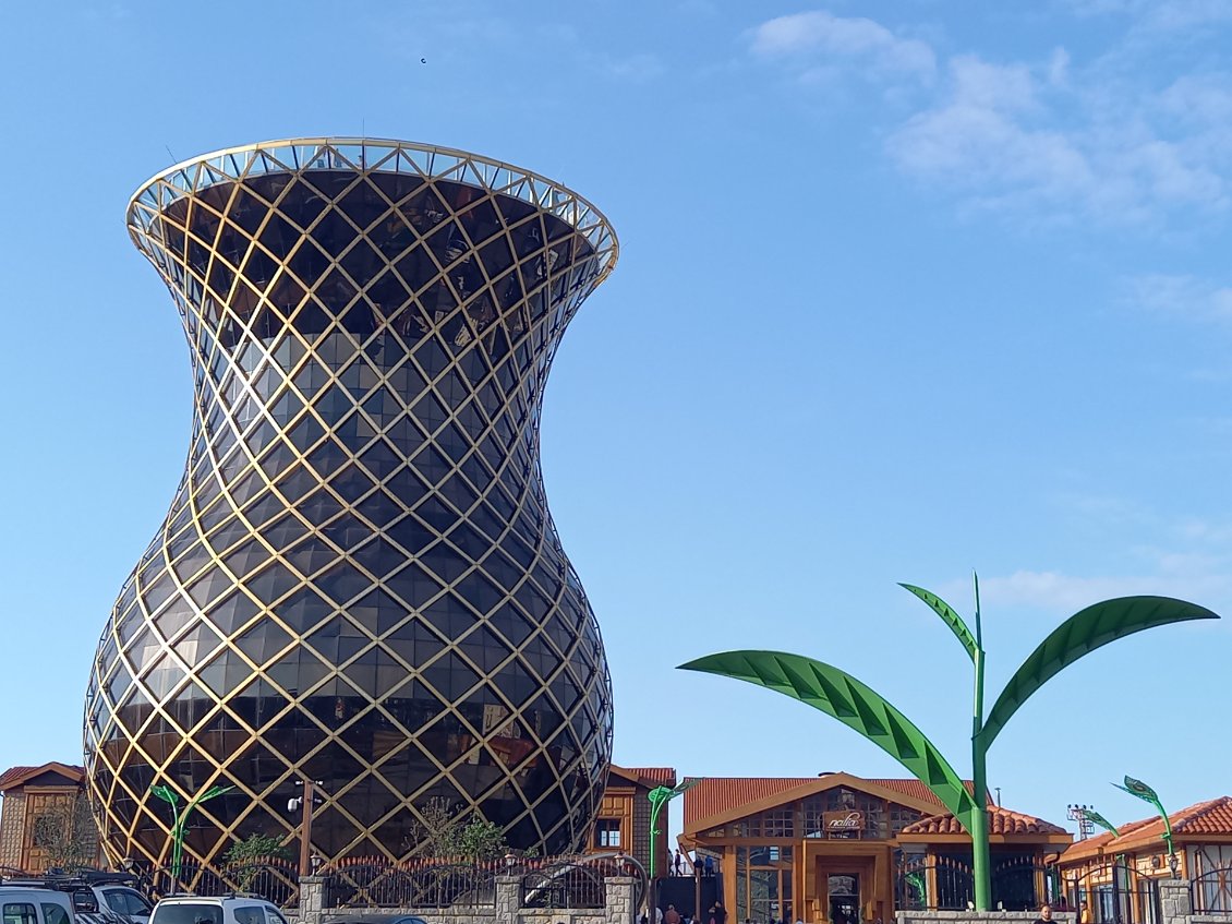 La maison du thé a Rıze, ou plutot sa cathédrale !