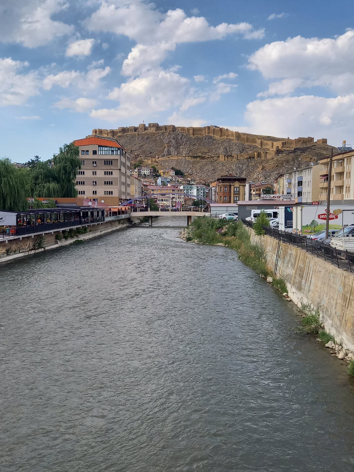 Bayburt et son gigantesque chateau. Bıenvenus sur la Route de la Soie