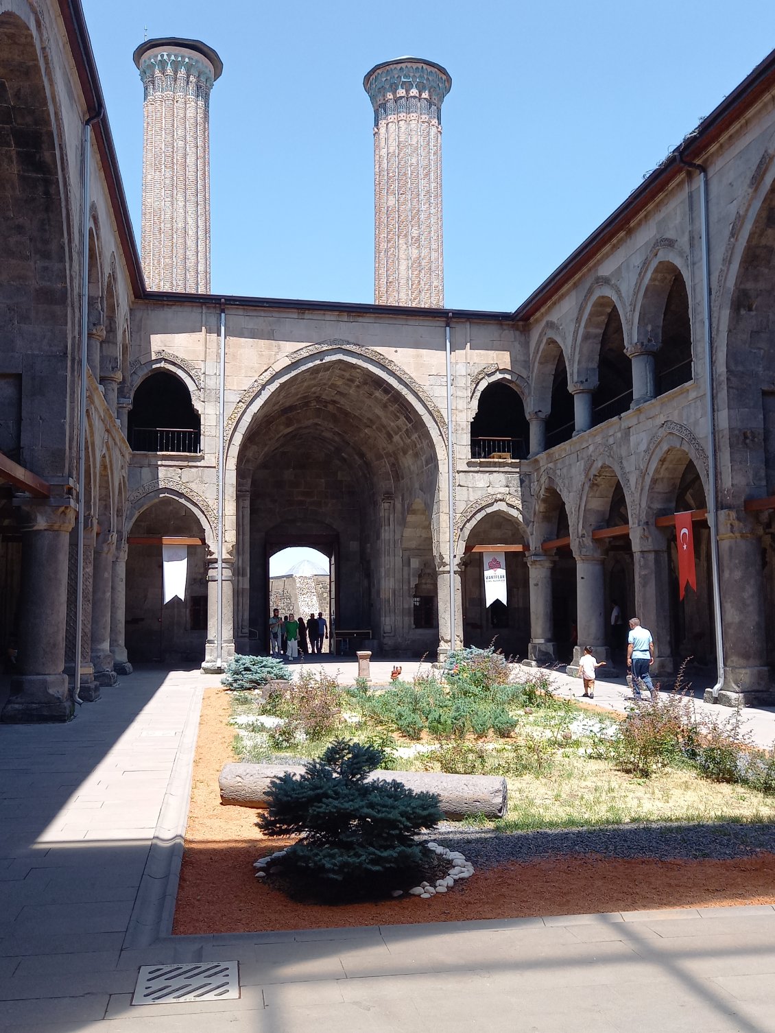 A Erzurum, le Madrasa aux 2 minarets