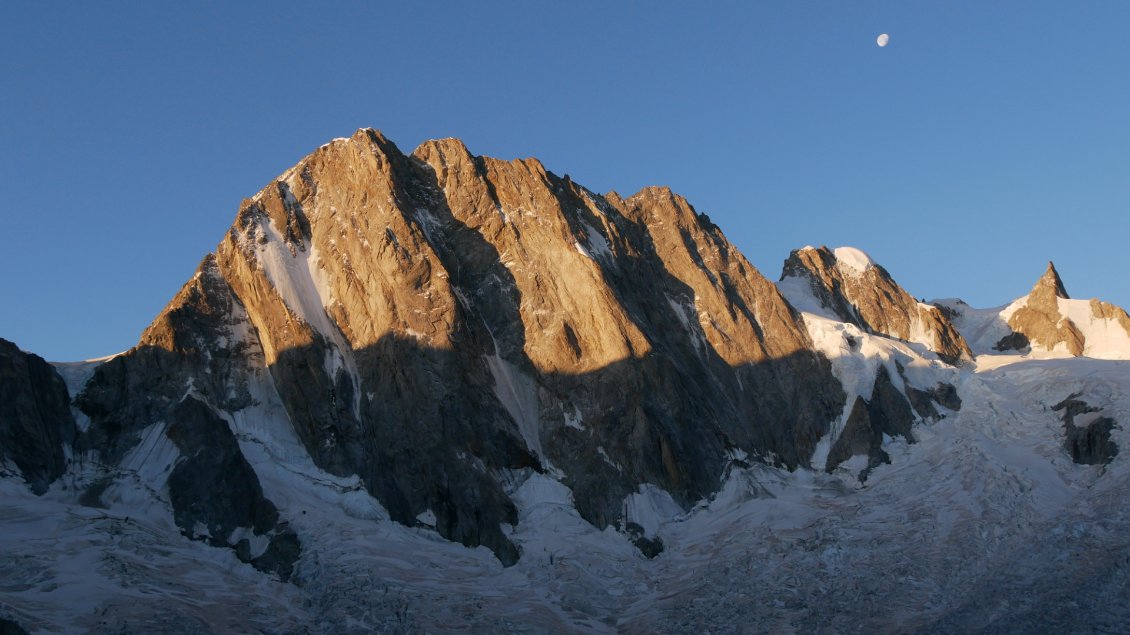 Au réveil, les Grandes Jorasses sont toujours là