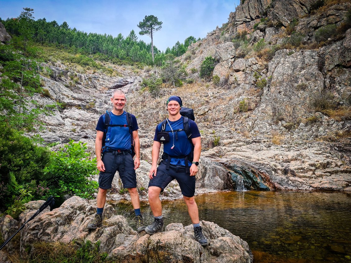 Les piscines naturelles de la cascade de Punta Pinzuta.