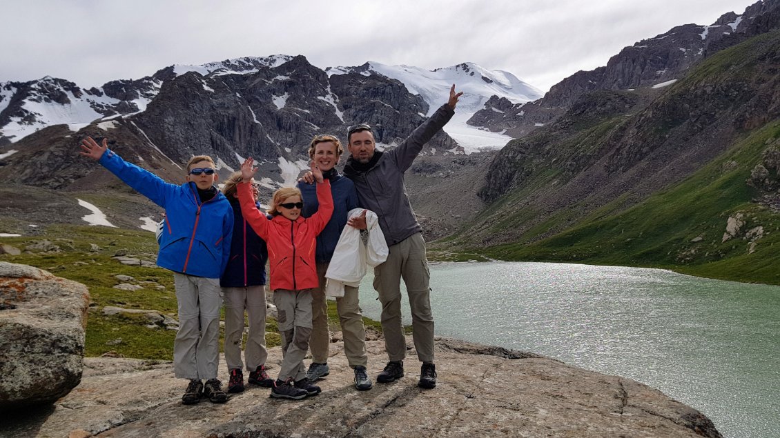 Au bord du lac supérieur de Kol Tor