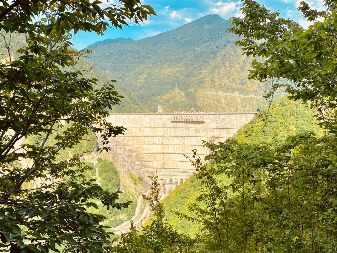 Barrage de la rivière Enguri