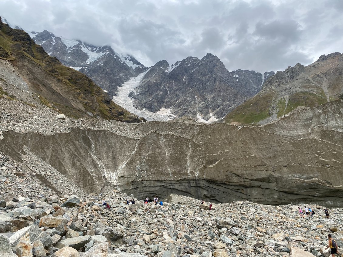 Le front du glacier du Mont Chkara