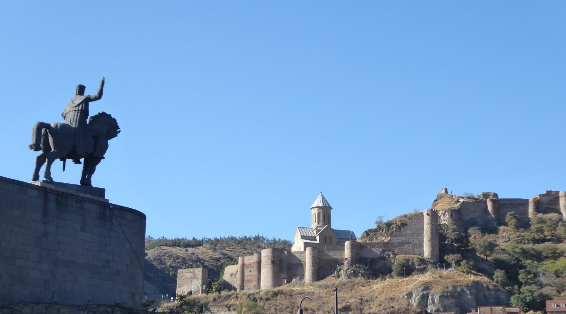 Le roi Vakhtang Gorgasali face au fort Narikala