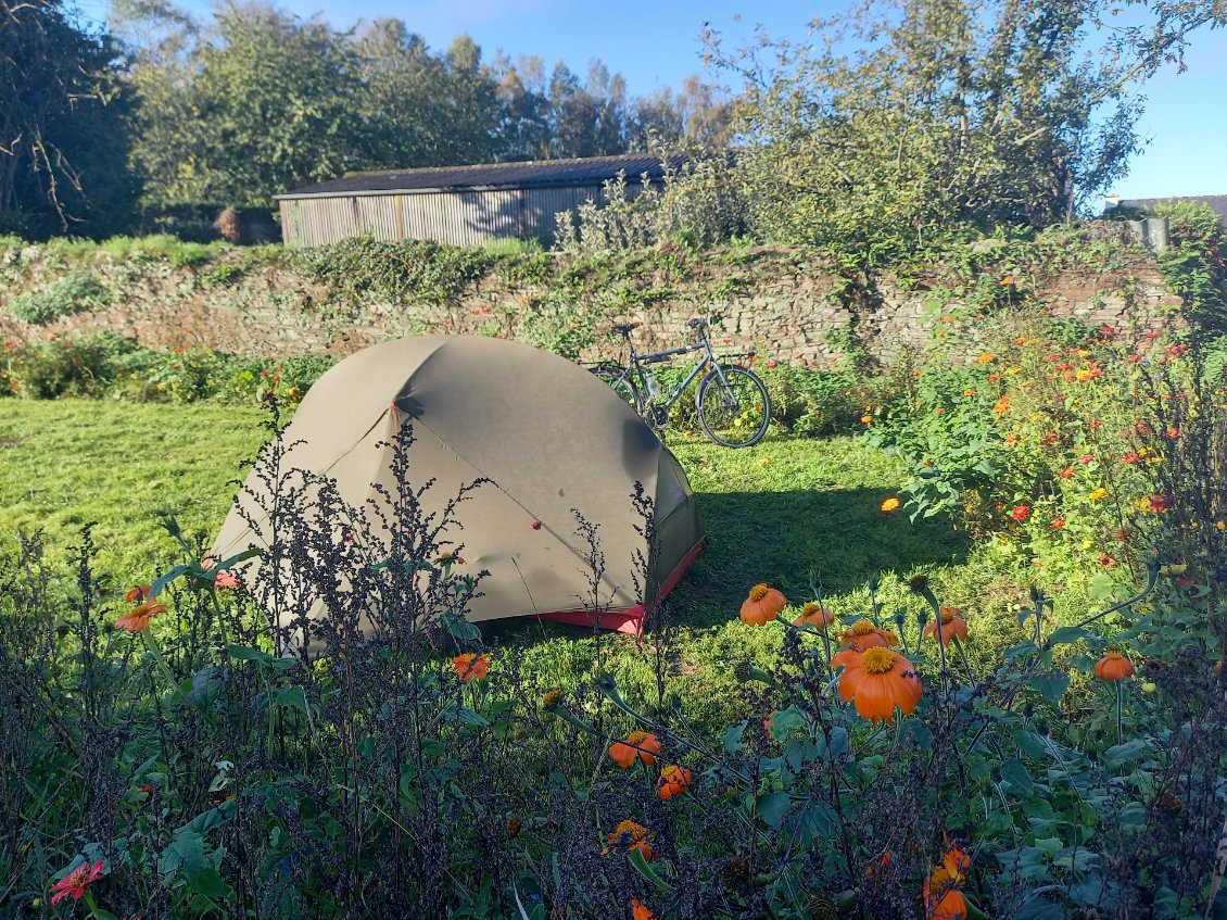 A Bazouges-la-Pérouse décidément on sait recevoir ! Voilà la superbe Aire de bivouac communale :)