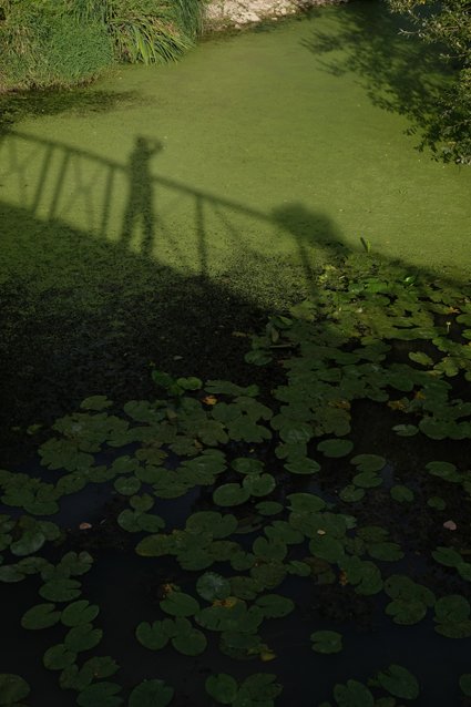 Fin de journée sur le petit pont du port.