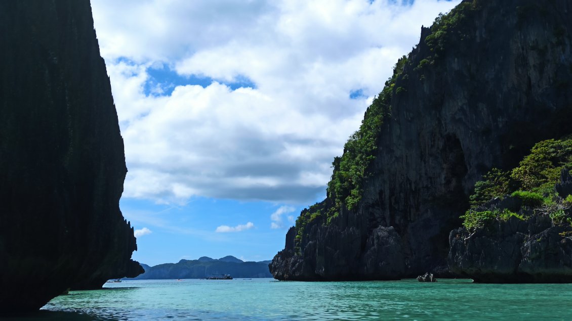 Corong-corang => l'île de Cadlao avec son lagon => île Dilumacad avec la plage Helicpoter.