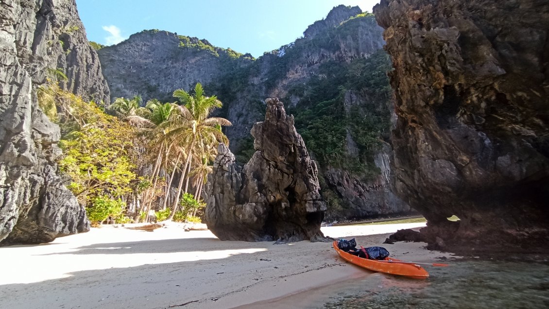 Rando kayak (2 jours) : îles de Tapiutan - Matinloc - Miniloc.