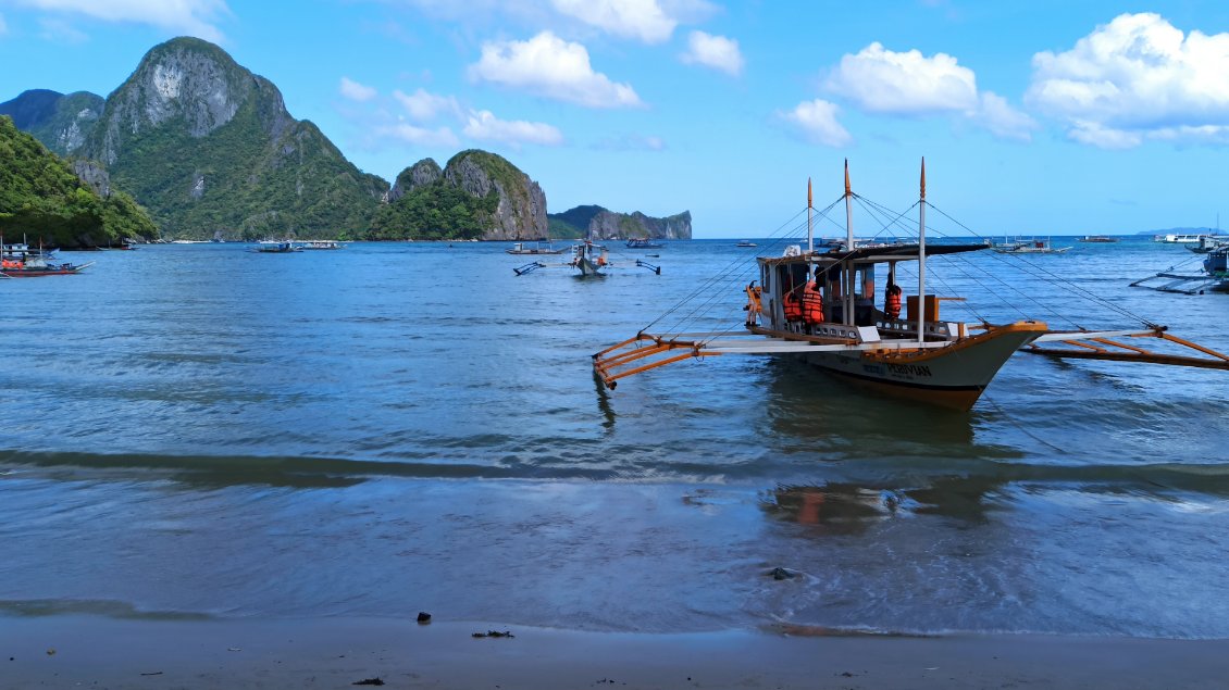 Dernière promenade sur la plage de El Nido avant le départ.