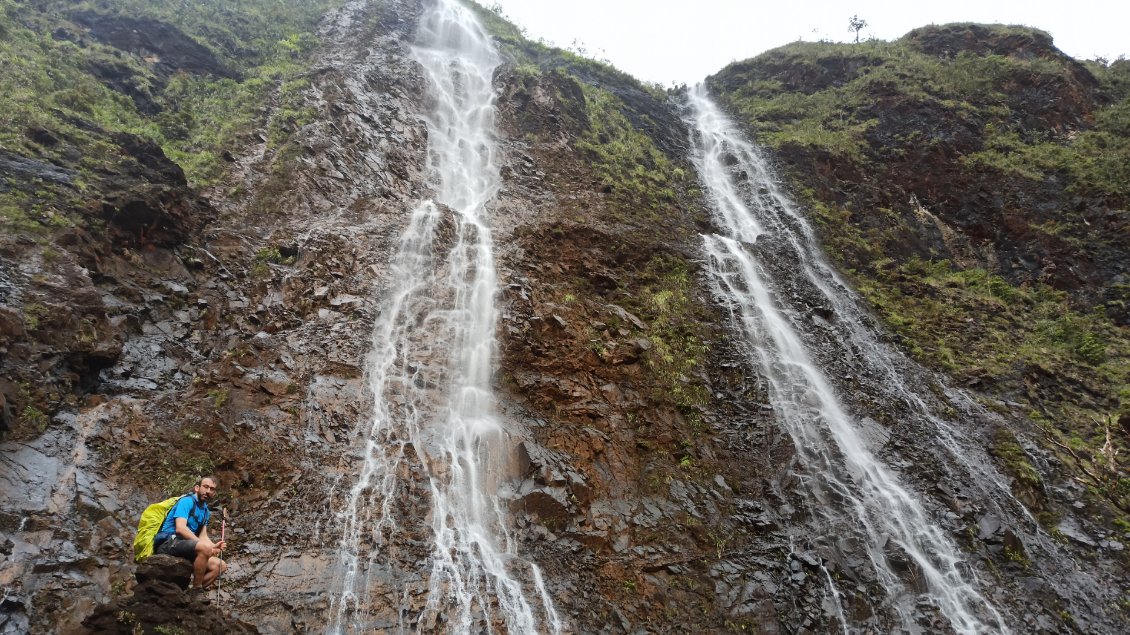 Les cascades jumelles, d'une hauteur d'environ 100 mètres.