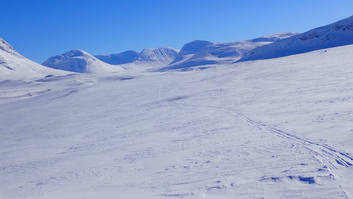 La vallée Ruohtesvagge. Les traces de la veille des trois Suédois