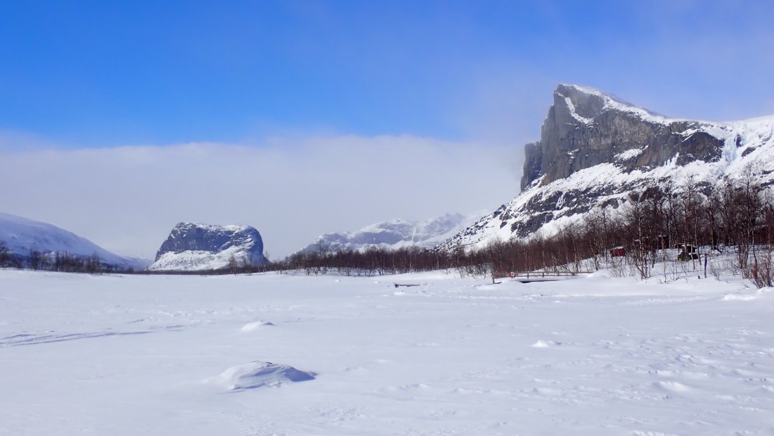 le Skierf à droite, le Nammasj au centre et le blizzard au fond ;)