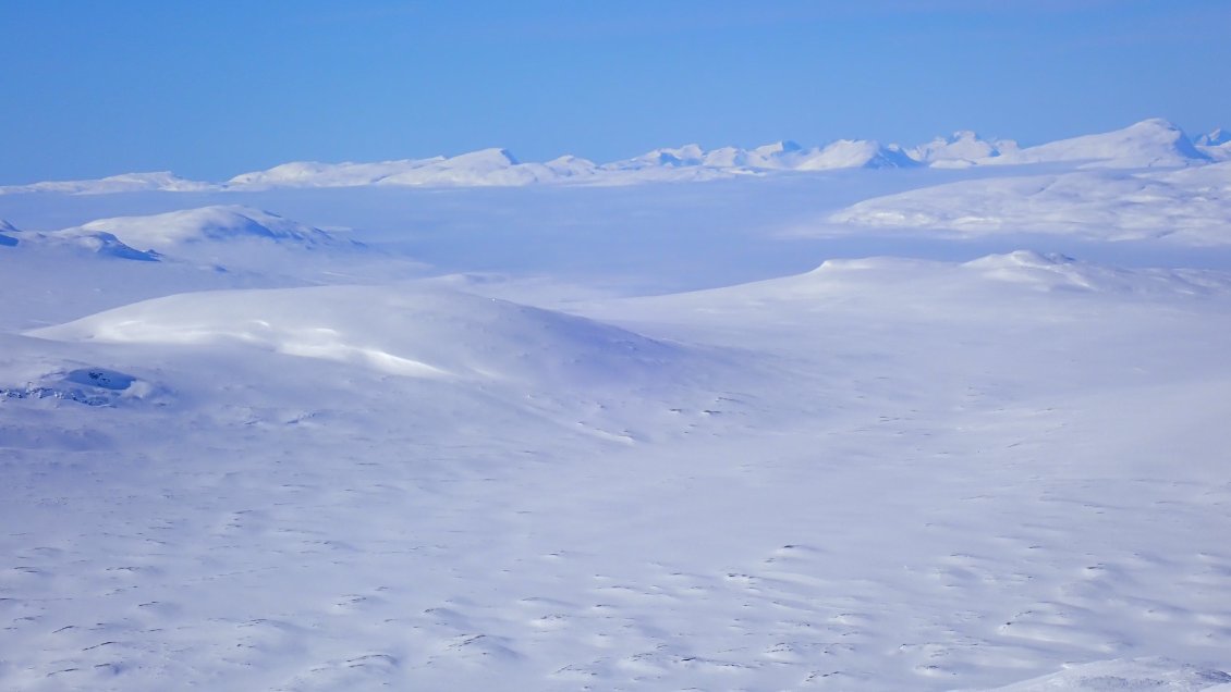 le lac Vinihaure sous une couche de brouillard givran