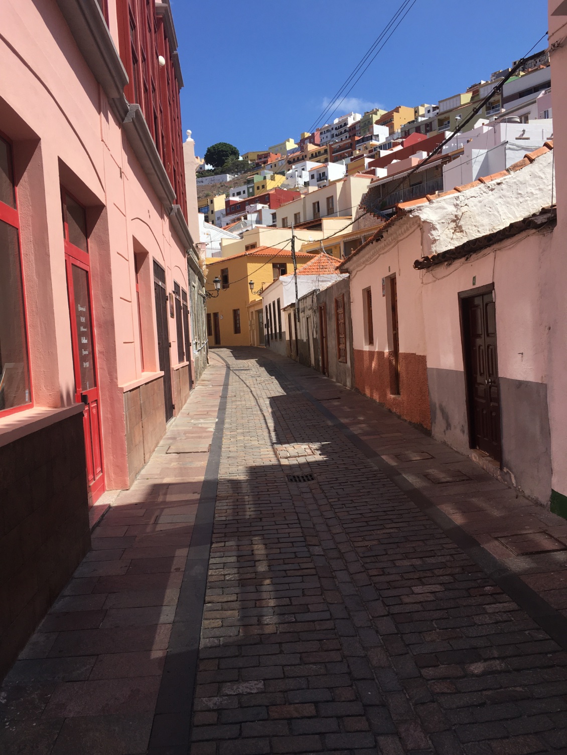 Petite ruelle de San Sebastian, on est loin de l’agitation de Los Christianos !