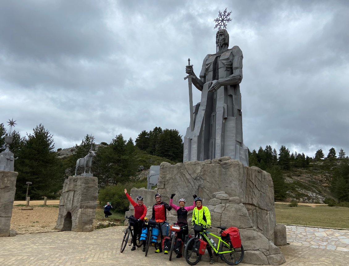 km 15, el nacimiento del Tajo. Le plus long fleuve de la péninsule ibérique, avec ses 1078 km de long. Ici, on peut traverser d'un bond !