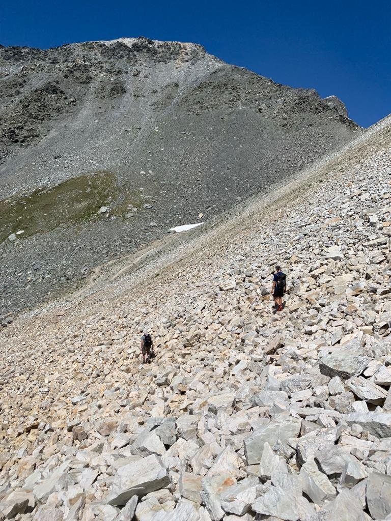 Traversée d'éboulis en direction du col de Chavière