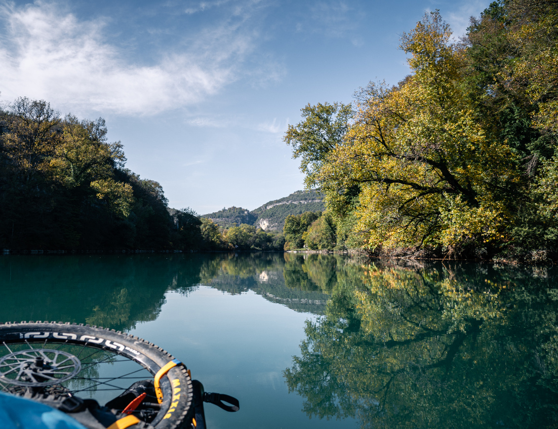 Dans la retenue du barrage de Yenne.