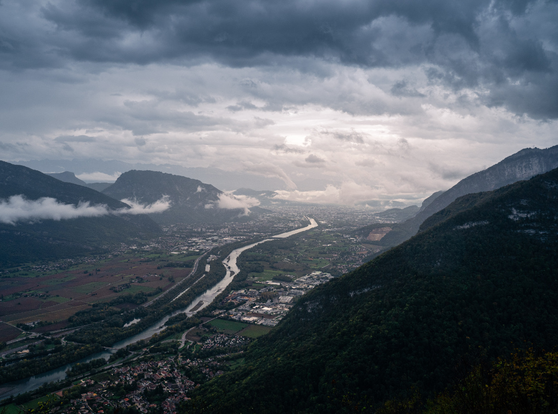 À l'approche de la dent de Moirans : vue vers Grenoble, et l'Isère naviguée le matin-même.