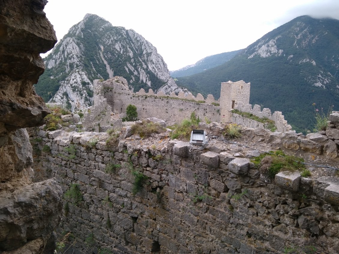 Murailles du château de Puylaurens