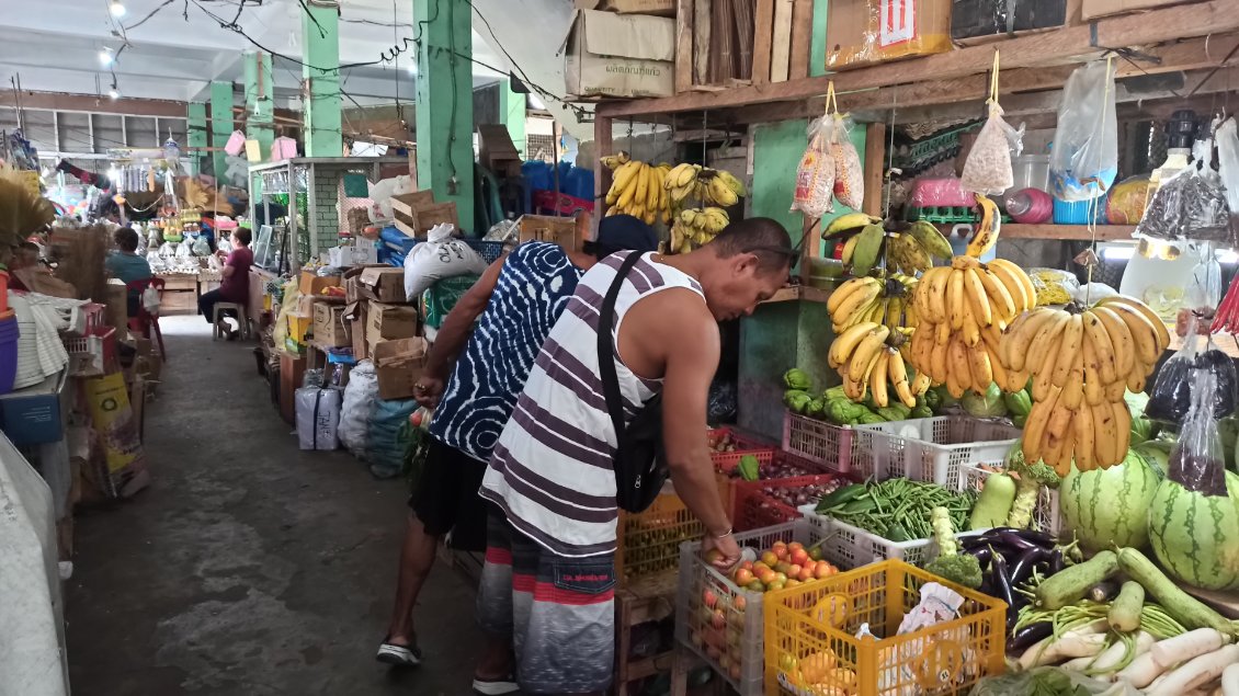 Un petit saut au marché pour acheter quelques fruits et légumes.