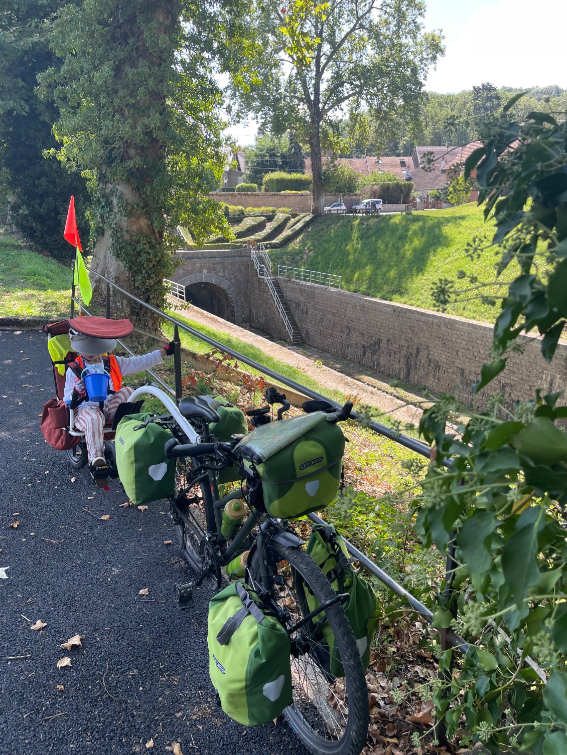 Pouilly-en-Auxois. La sortie du canal souterrain.