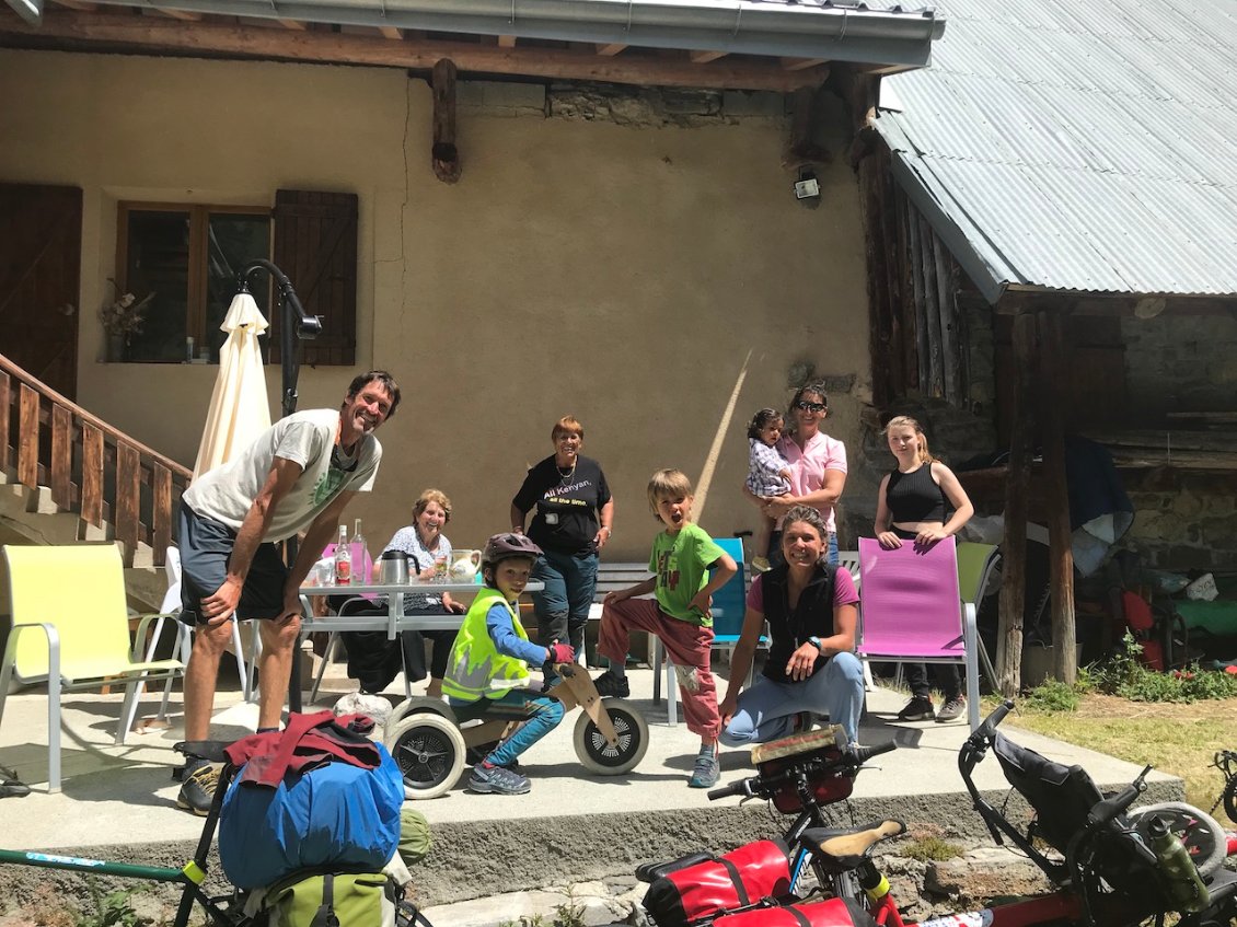 Jour 7 : à Bonnenuit nous bivouaquons dans le jardin de la famille Falcoz-Bouvier... quel accueil merci merci !!