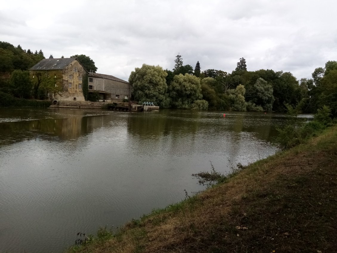 La Mayenne et ses écluses.