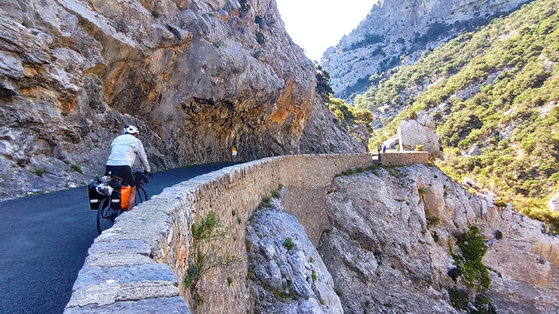 J13. Passage par les gorges de Galamus.