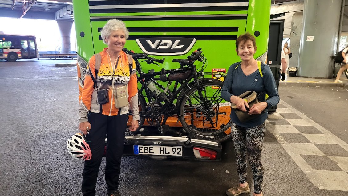 Départ en flixbus de Lyon pour Josiane et Simone.