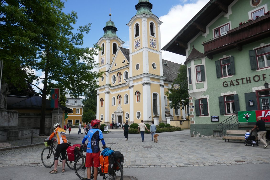 Place de l'église St Johann in Tirol.