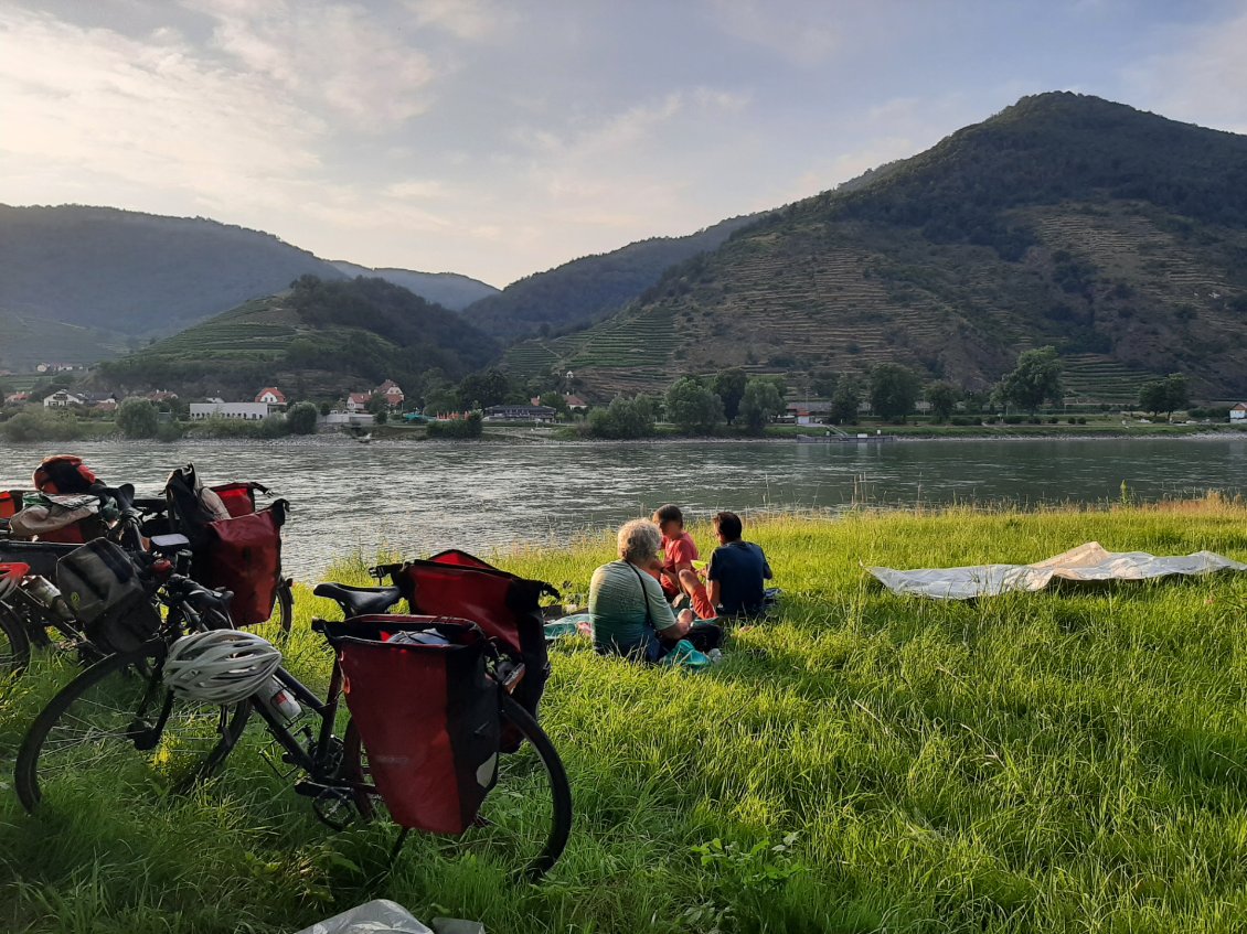 Soirée tranquille au bord du Danube.