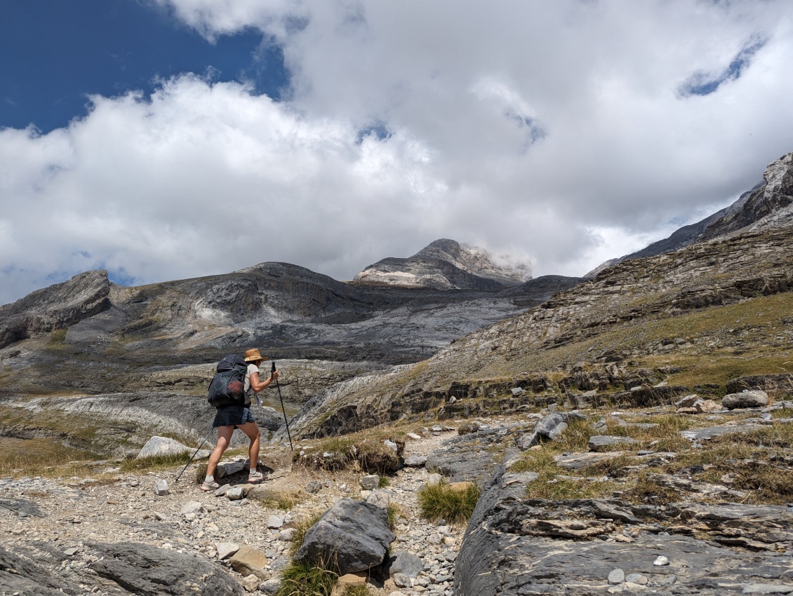 On attaque la montée au-dessus du refuge