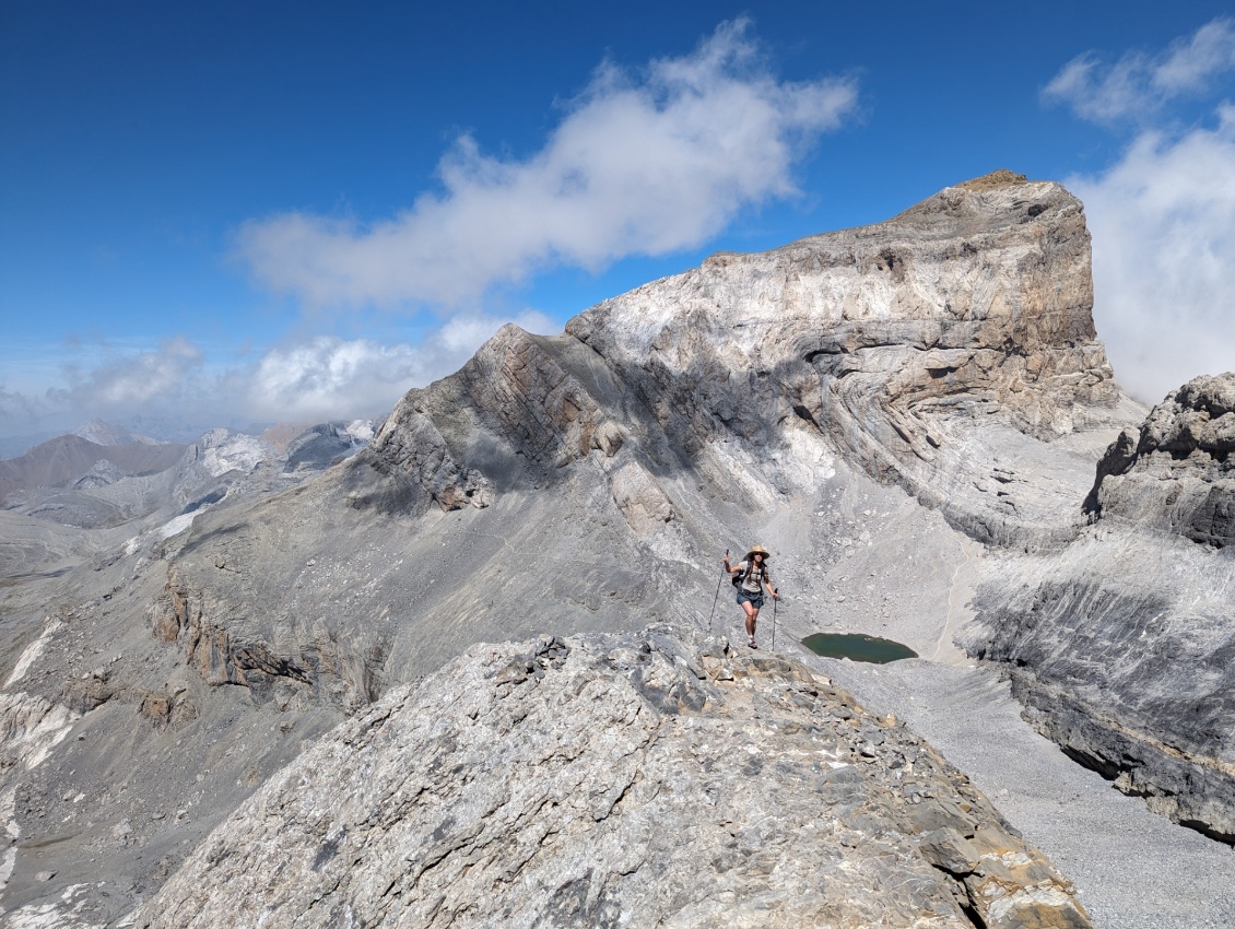 Le petit lac et le Cilindre du Marboré vus depuis la montée finale du mont Perdu