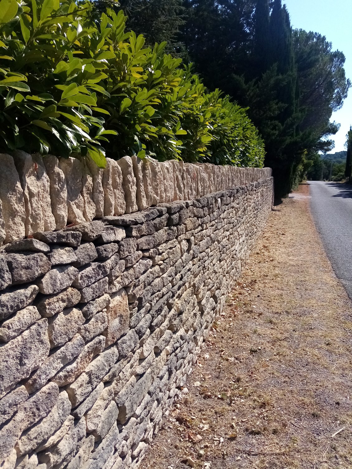 Le Lubéron regorge de beaux murs en pierre sèche.