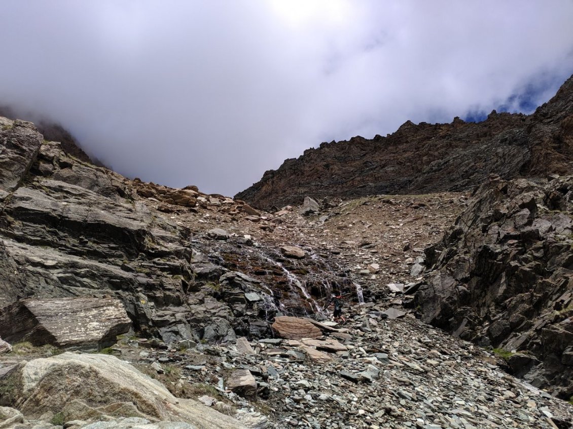 J49 - Portage en direction du Colle della Rossa (3193), plus facile qu'on ne pourrait croire.