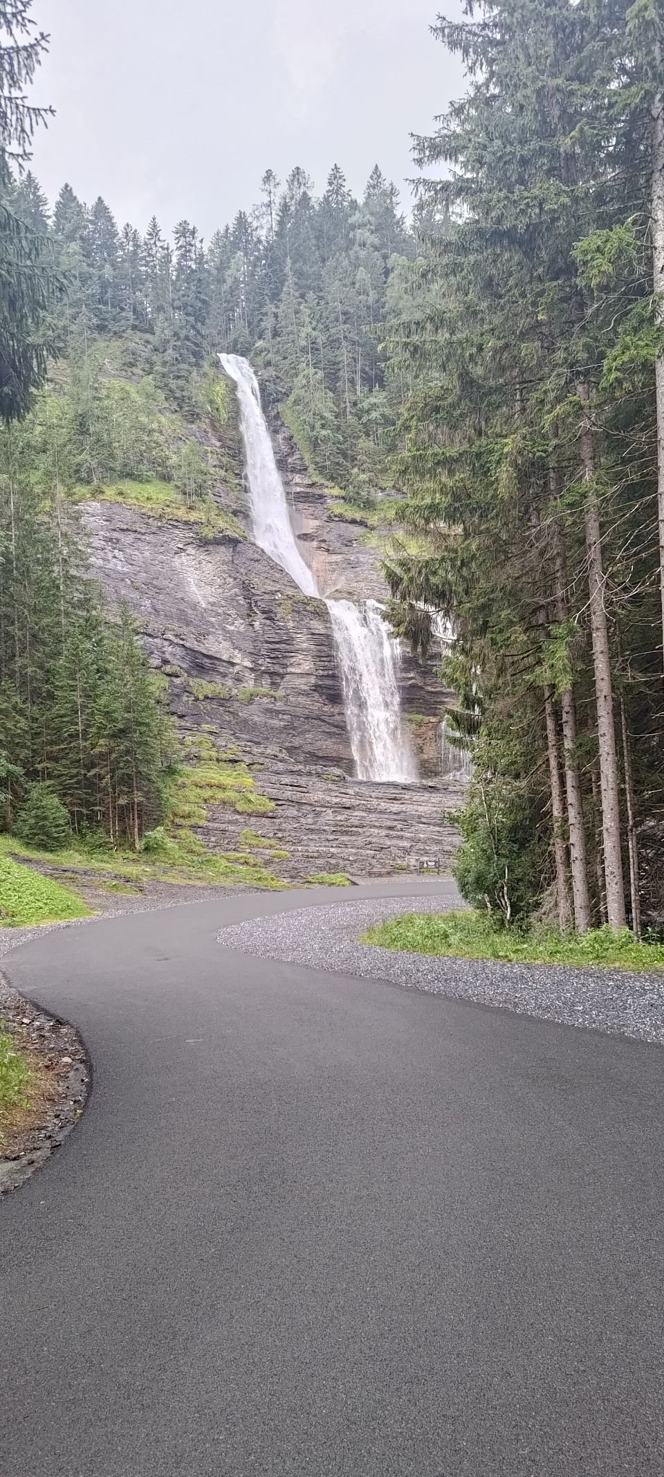 J60 - Cascade du côté de Sixt.